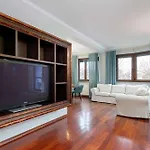 Stylish Family With Parking And 2 Balcony By Renters *
