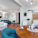 Stylish Family With Parking And 2 Balcony By Renters Gdyně