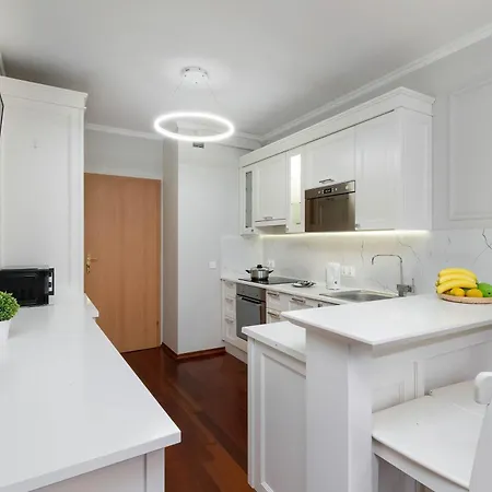 Stylish Family With Parking And 2 Balcony By Renters Apartmán *