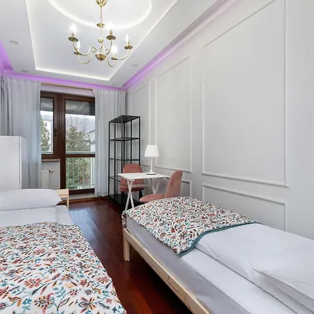 Stylish Family With Parking And 2 Balcony By Renters Apartmán