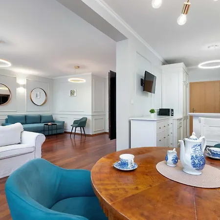 Stylish Family With Parking And 2 Balcony By Renters Gdyně