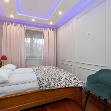Stylish Family With Parking And 2 Balcony By Renters