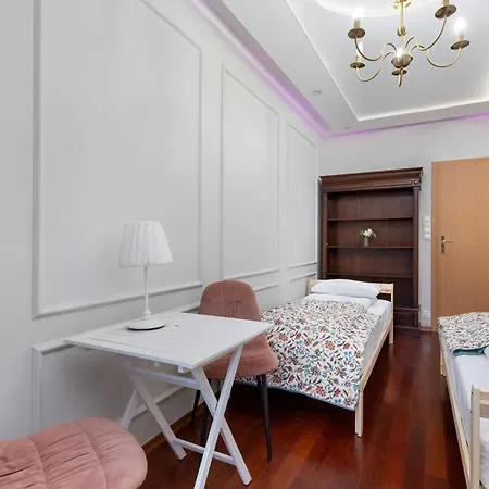 Stylish Family With Parking And 2 Balcony By Renters *