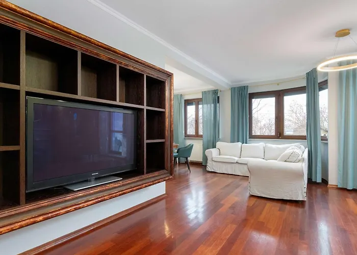 Stylish Family With Parking And 2 Balcony By Renters *