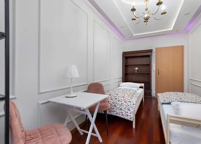 Stylish Family With Parking And 2 Balcony By Renters *